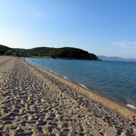 Beachfront Stylish Maisonette In Ієрісос Екстер'єр фото
