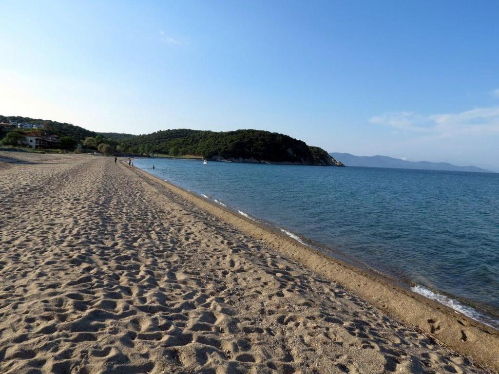 Beachfront Stylish Maisonette In Ієрісос Екстер'єр фото