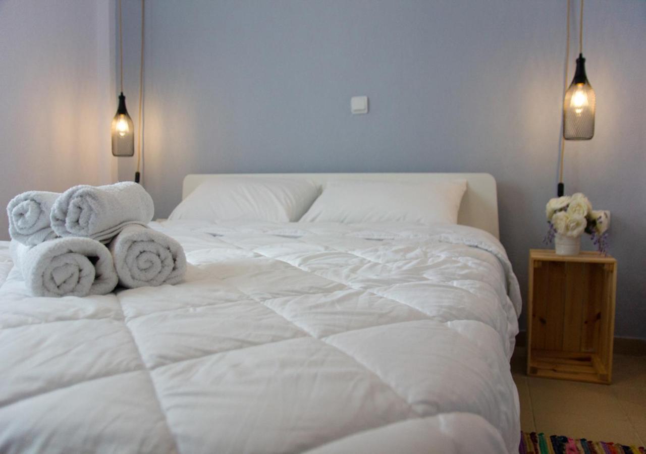 Beachfront Stylish Maisonette In Ієрісос Екстер'єр фото