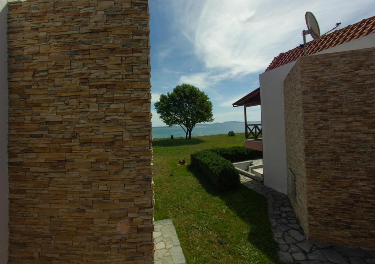 Beachfront Stylish Maisonette In Ієрісос Екстер'єр фото