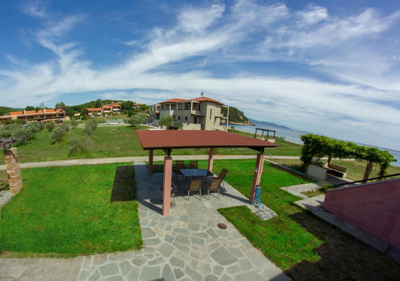 Beachfront Stylish Maisonette In Ієрісос Екстер'єр фото
