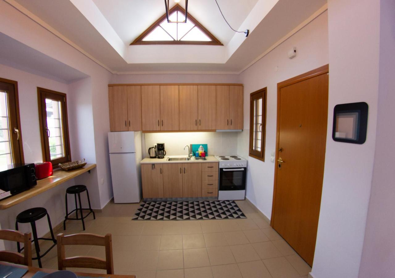 Beachfront Stylish Maisonette In Ієрісос Екстер'єр фото